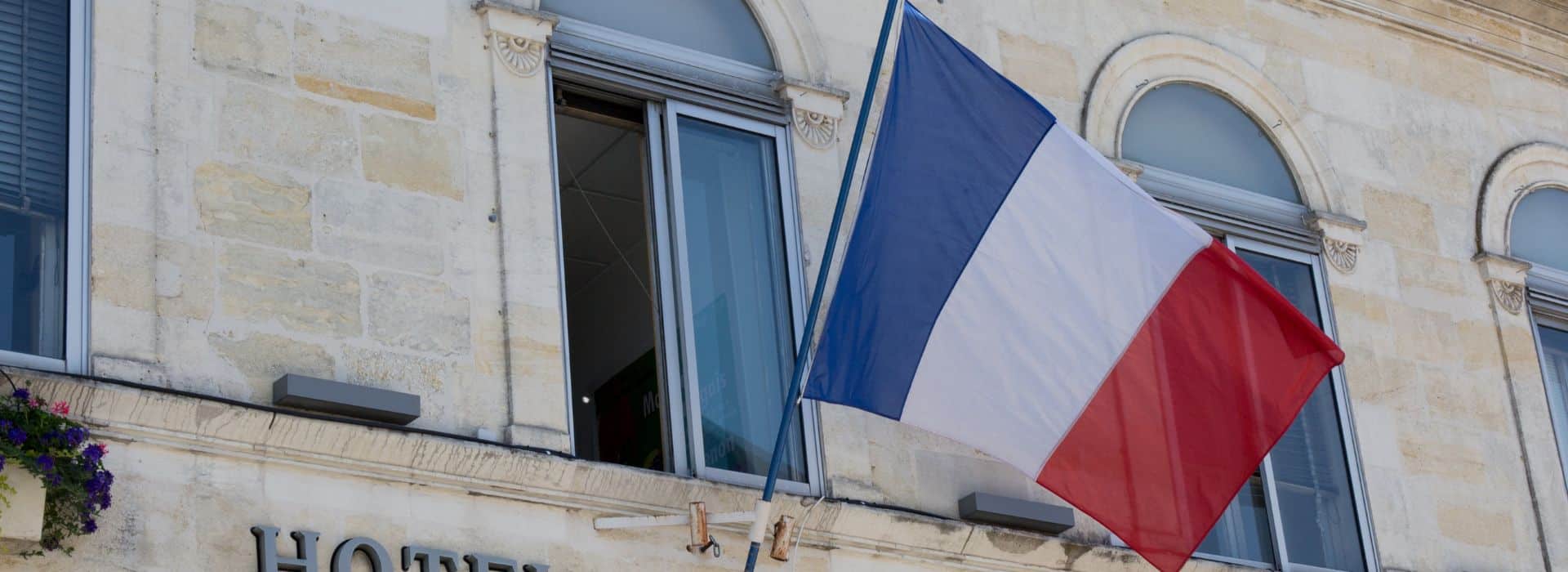 Votre déclaration préalable de travaux clé en main à Hyères, Toulon, Giens, la Londe les Maures, dans le Var (83) et l'ensemble de la France.